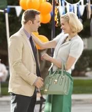 Auch, wenn Goerge (Scott Porter, l.) und Lemon (Jaime King, r.) sich ausgesprochen haben, möchte George die Hochzeitsplanung vorerst auf Eis legen ...
