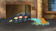 QuackQuack, Zoé, Tanja und Finn löschen gemeinsam einen Brand.