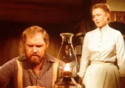 Jonathan (Merlin Olsen, l.) ist sehr verbittert. Alice (Hersha Parady, r.) hat ihm lange verschwiegen, dass sie bereits einmal verheiratet war.