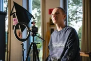 Noah (Philip Rüger) will einen Dokumentarfilm über die Schatzsuche machen.