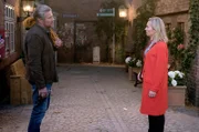 Jens (Martin Luding, l.) sagt Mona (Jana Hora-Goosmann, r.) auf den Kopf zu, dass ihr Vater ihr keineswegs egal ist ...