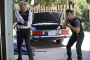 Alden Parker (Gary Cole, l.); Nick Torres (Wilmer Valderrama, r.)