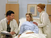 MDR Fernsehen IN ALLER FREUNDSCHAFT FOLGE 267, "Im Labyrinth der Gefühle", Dr. Roland Heilmann (Thomas Rühmann) versucht Uta Dorn (Monika Peitsch) von der Dringlichkeit einer Operation zu überzeugen.