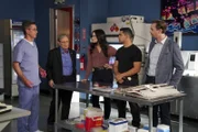 (v.l.n.r.) Dr. Jimmy Palmer (Brian Dietzen); Donald Mallard (David McCallum); Jessica Knight (Katrina Law); Nick Torres (Wilmer Valderrama); Timothy McGee (Sean Murray)