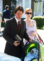 Die Scharade geht weiter: Marcia Cross als Bree Hodge, Kyle MacLachlan als Orson Hodge.