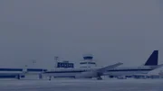 CGI: Ein Blick auf den Arrow Air Flug 1285, der aus dem Gate fährt.