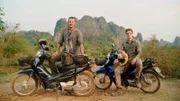 Dennis (L) und Patrick (R) Weinert sind mit gebrauchten Motorrädern auf dem Ho-Chi-Minh-Pfad unterwegs - ein Unterfangen, bei dem die beiden und ihre Bikes an ihre Grenzen kommen. Plötzlich stehen die Brüder mit einer Panne mitten im Nirgendwo.
