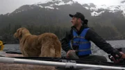 Johnny Rolfe mit seinem Hund Java auf Bärenjagd. (National Geographic)