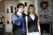 Hannah (Laura Osswald, r.) und Bruno (Tim Sander, l.) bangen um Kims Leben.