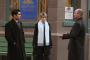 Ein Priester weiß mehr, beruft sich aber auf seine Schweigepflicht: Det. Lilly Rush (Kathryn Morris, M.), Det. Scott Valens (Danny Pino, l.) und Lt. John Stillman (John Finn, r.) überlegen, wie sie den Geistlichen doch zu einer Aussage bewegen können ...