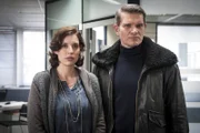 Caroline Hillebrecht (Elena Uhlig, l.) und Falk Schröter (Götz Otto, r.).