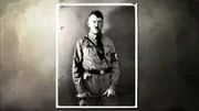 Adolf Hitler / Anfang der 20er Jahre des 20. Jahrhunderts deutet in den Lebensumständen des gescheiterten Kunstmalers Adolf Hitler nur wenig auf seine spätere kometenhafte politische Karriere hin. Sein krudes Gedankengut und seine perfiden Pläne zur Eroberung der Welt und zum Völkermord an den Juden nehmen aber bereits Gestalt an. Die zweiteilige Dokumentation „Hitler - Sein Weg zur Macht" untersucht das Leben des späteren „Führers und Reichskanzlers", trennt Fakten von Fiktion und zeigt auf dem neuesten Stand der Forschung, wie ihm der Aufstieg in höchste Ämter und Würden gelang.