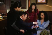 (v.l.n.r.) Mel Vera (Melonie Diaz); Harry Greenwood (Rupert Evans); Maggie Vera (Sarah Jeffery); Macy Vaughn (Madeleine Mantock)