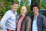 Die Versicherungsdetektive (v.l.) Timo Heitmann, der neutrale Sachverständige Ralph Schweda und Patrick Hufen kämpfen für Gerechtigkeit - denn durch Versicherungsbetrug entsteht der Branche jedes Jahr ein Schaden in Milliardenhöhe und den zahlt jeder mit.