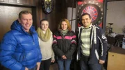 Trödelprofi Otto Schulte (li) mit Katharina, Nadine und Visar