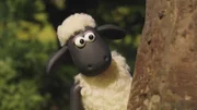 Shaun überlegt, wie Bitzer die Rasenmäherziege aufhalten kann.