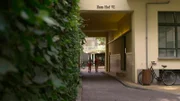 Berlin einmal ganz anders entdecken. Ein Stadtspaziergang durch die schönsten Hinterhöfe der Stadt – von den Hackeschen Höfen in Mitte bis zum gemütlichen Hinterhof-Restaurant in Zehlendorf. Viele Entdeckungen und Tipps für einen Wochenendausflug. - Hackesche Höfe.