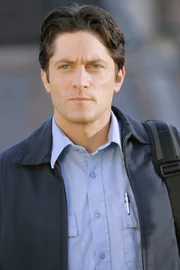 Während Melinda zu Besuch bei ihrer Mutter ist, wird Jim Clancy (David Conrad) von einem Geist heimgesucht ...