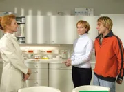 MDR Fernsehen IN ALLER FREUNDSCHAFT FOLGE 265, "Eine Flamme im Wind", Dr. Kathrin Globisch (Andrea Kathrin Loewig, mi.) hat Besuch vom 17 jährigen Andreas Biebert (Constantin von Jascheroff), dem Sohn einer alten Freundin.