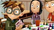 Die Kinder spielen Landopoly ein Brettspiel um Häuser und Grundstücke.