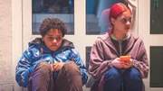 Elly (Nelly Borodina, re.) und Karl (Lance Gernot Simon) wurden von Internatsleitung Frau Schiller nach ihrer nächtlichen Schatzsuche erwischt.