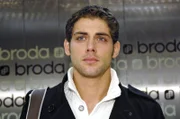 Jonas (Roy Peter Link) nimmt Abschied von der Agentur ...