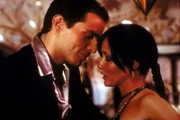 Bane (Antonio Sabàto jr., l.) ahnt nicht, dass Prue (Shannen Doherty, r.) eine Hexe ist.