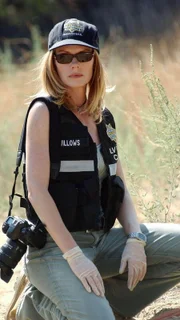 Catherine (Marg Helgenberger) geht dem Fall eines entführten Mädchens nach. Die Spur führt zu einem abgelegenen Feld.