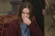 Der Alptraum nimmt wie es scheint kein Ende. Lana (Sarah Paulson) glaubt ihren Augen kaum zu trauen, als Dr. Oliver Thredson den Raum betritt ...