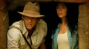 Jack Hunter (Ivan Sergei) und Nadia Ramadan (Joanne Kelly) verstecken sich vor ihren Widersachern.  +++