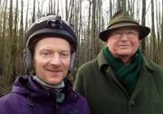 Im Lübbenauer Bürgerwald macht Michael mit einem waschechten Waldbesitzer und Spreewälder Urgestein Bekanntschaft. Karl-Heinz ist mit der Natur verwurzelt. Er schwärmt von der Stille und von den Tieren, die es hier noch zu sehen gibt. Und das möchte er auch für seinen Enkel bewahren.