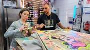 Anna Planken (l) trifft Self-Made-Millionär und Popart-Künstler Dennis Klapschus.