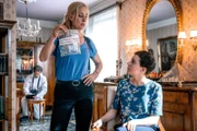 vorne, v.li.: Penny Lanz (Lilian Klebow), Carina Zauner (Tanja Raunig)
