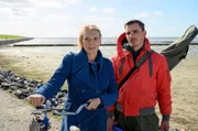 Swantje mit ihrem Bruder Sönke, der nach Büsum zurückgekehrt ist.