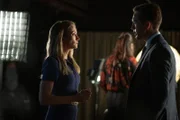 Politikerin Abigail Crawford (Joanne Froggatt) wird von ihrem Berater Ben Barber (George Pullar) auf ein Interview vorbereitet.