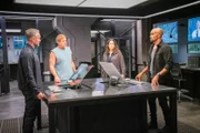 (v.li.): Jay Harrington (David Kay), Kenny Johnson (Dominique Luca), Amy Farrington (Lieutenant Piper Lynch), Shemar Moore (Daniel ‚Hondo‘ Harrelson).