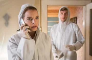 Viola Delbrück und Böhme untersuchen den Tatort.