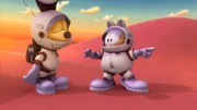 Odie und Garfield in ihren Raumanzügen