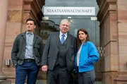 Oberkommissar Alexander Witte (Jannik Mioducki, l.), Oberstaatsanwalt Bernd Reuther (Rainer Hunold, M.) und Hauptkommissarin Julia Schröder (Anika Baumann, r.) arbeiten erneut zusammen, um ein Verbrechen aufzuklären. Oberkommissar Alexander Witte (Jannik Mioducki, l.), Oberstaatsanwalt Bernd Reuther (Rainer Hunold, M.) und Hauptkommissarin Julia Schröder (Anika Baumann, r.) arbeiten erneut zusammen, um ein Verbrechen aufzuklären.