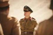 Erwin Rommel (Matthias Matschke) hat seiner Truppe einiges zu sagen.