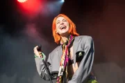 Alli Neumann auf der Bühne während des PULS Open Air Festivals.