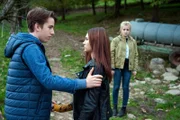 Nelly Spieker (Jule Schuck) beobachtet, was sich zwischen ihren Freunden Pawel (Moritz Knapp) und Jessie (Clara Halouska) anbahnt.