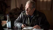Von Håkans Freund Sten (Christopher Fairbank) bekommt Wallander einen Hinweis.