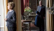 Je mehr Wallander (Kenneth Branagh) bei seinen Ermittlungen herausfindet, desto verschlossener wird Håkans Frau Louise (Ann Bell).