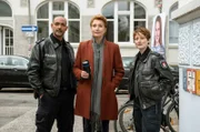 Geht doch! Gemeinsam können Lukas Petersen (Patrick Abozen, l.), Frau Küppers (Saskia Fischer, M.) und Nina Sieveking (Wanda Perdelwitz, r.) den Fall um Politikerin Hedda Krull für alle Beteiligten gut lösen.