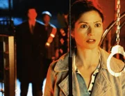 Im Lagerraum der Ermordeten entdeckt Jordan (Jill Hennessy) eine komplette Sado-Maso-Ausrüstung.