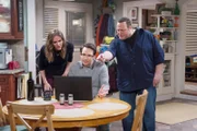 Donna Gable (Erinn Hayes), Chale Witt (Ryan Cartwright), Kevin Gable (Kevin James, r.)