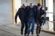V.l.: Dembe Zuma (Hisham Tawfiq), Tony Pagliaro (Lenny Venito), Red (James Spader)