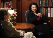 Präsidentin Hagemeyer (Wendie Malick, l.); Dr. Lee (Ming-Na Wen, r.)