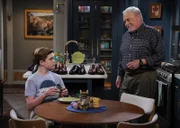 Teddy Burns (Matthew McCann, l.); Joe (Stacy Keach, r.)